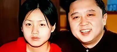 于谦老牛吃嫩草
1998年29岁的于谦再追求19岁的白慧明
两人至今婚姻美满