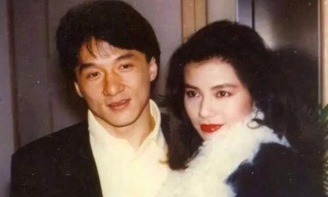 1983年，一个50岁的富商掏出一张100万的支票，色眯眯地对钟楚红说：“钟小姐