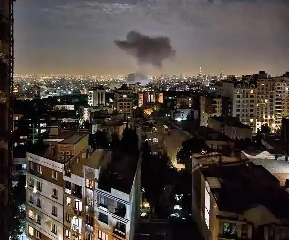 【快讯】第一波空袭前后，总司令、总参谋长疑似身亡。
6月13日上午，以军发表声明