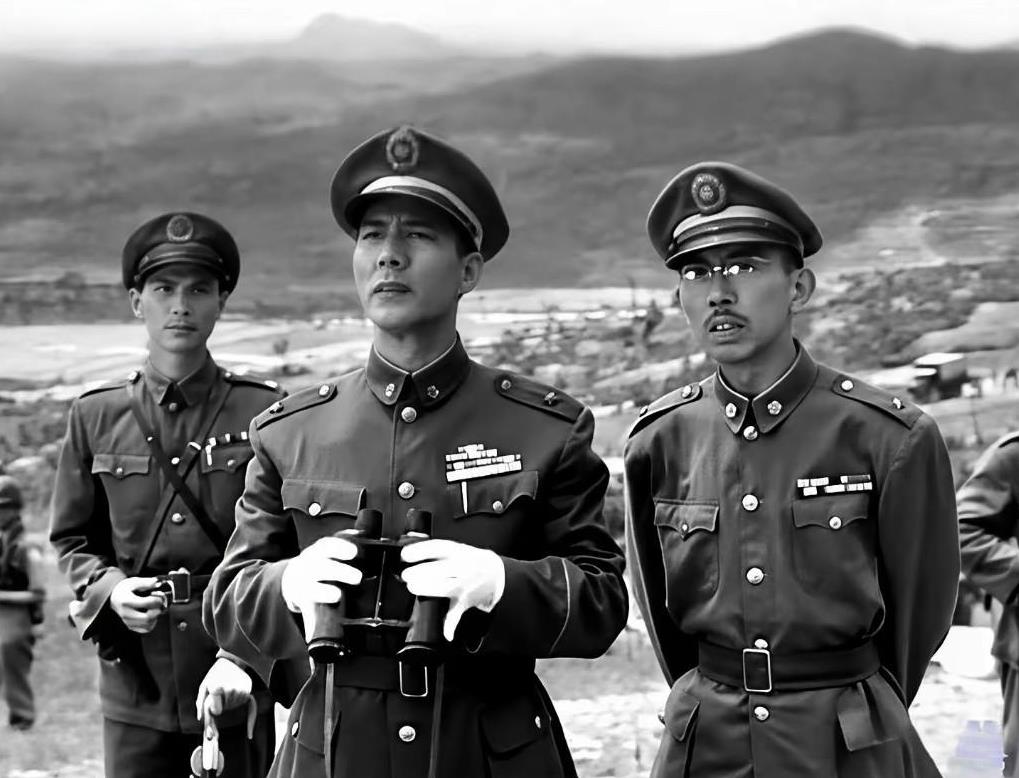 图中这三位演员是谁大家都知道吗？这是1963年拍摄的一部电影，电影名字朋友们还记