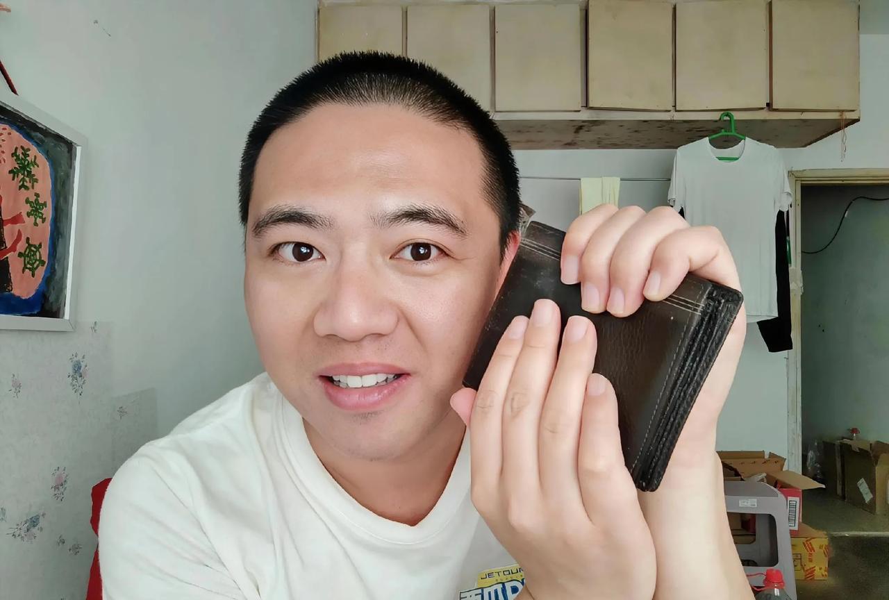 这几年大环境不好
请一定捂好自己的钱包
现在正确的做法是现金为王
社会上的陷阱和