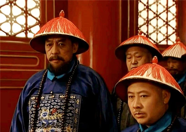 钦差大臣制度起源于中国明代末期，其最初的作用是为了对抗民变和海盗活动。
 
在明