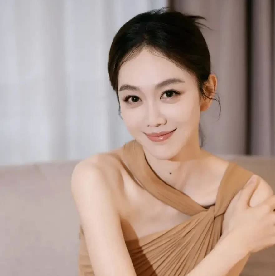 突然觉得任重和姜妍那个事他挺冤枉的！

姜妍说导演先找的她，然后她在两个男演