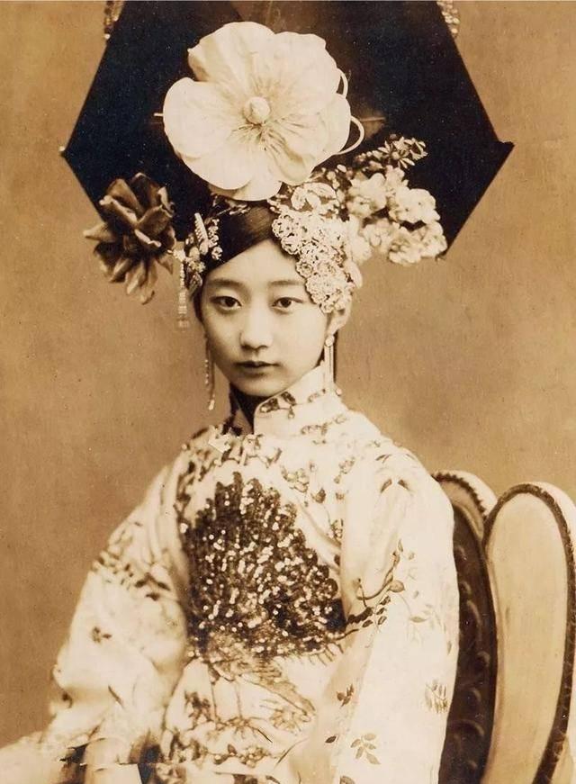 清朝的妃子很丑？一组老照片告诉你，她们的样貌不输女明星
为啥总觉得她们丑？原因挺