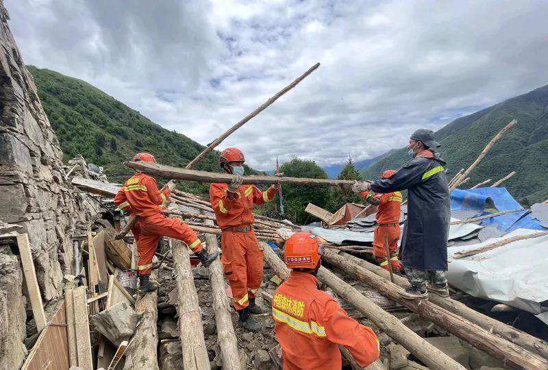 阿坝车辆坠崖事故第3个孩子仍未找到 阿坝车辆坠崖事故中，第3个孩子至今仍未被找到