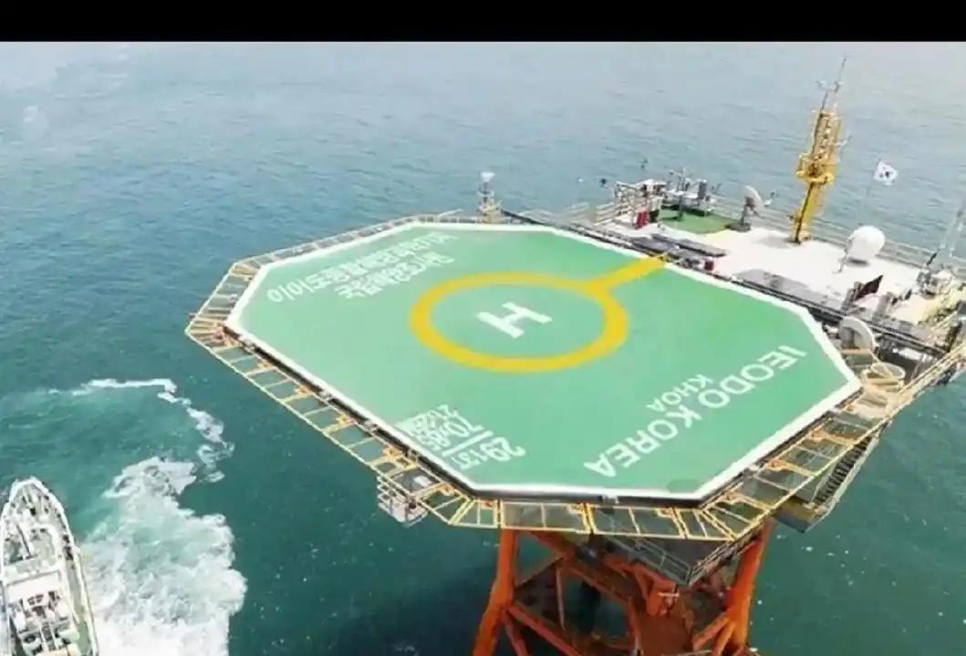 中国在苏岩礁搭建三个钢构建筑物值得在推广
像伟人说的，扫帚不到,灰尘照例不会自己