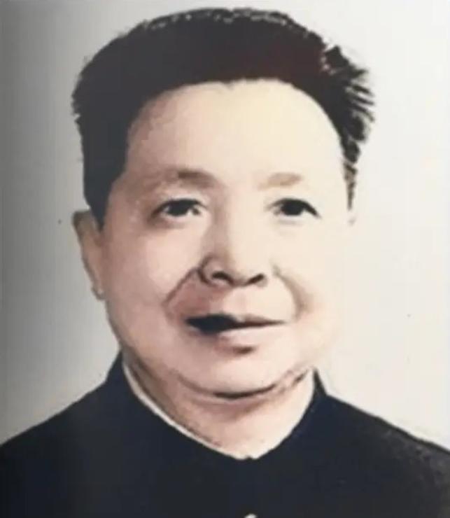 1976年，谭启龙给华国锋写信：我想当官！华老回信：去青海做省委书记！
麻烦看官