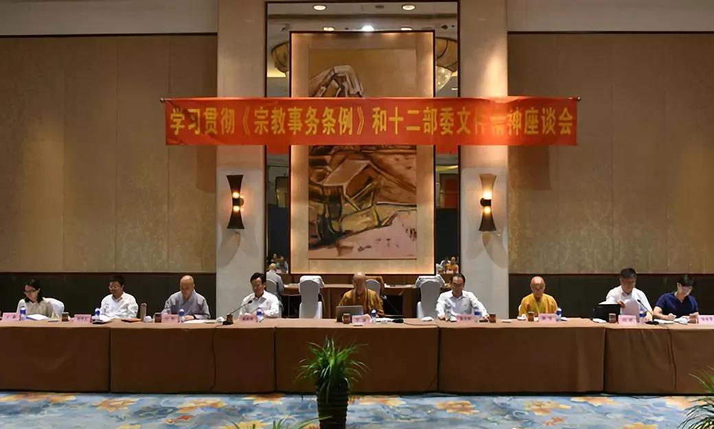 学诚大和尚
以病为师思无常 ——
有时候，疾病给了我们一个反思的机会。平时在忙碌