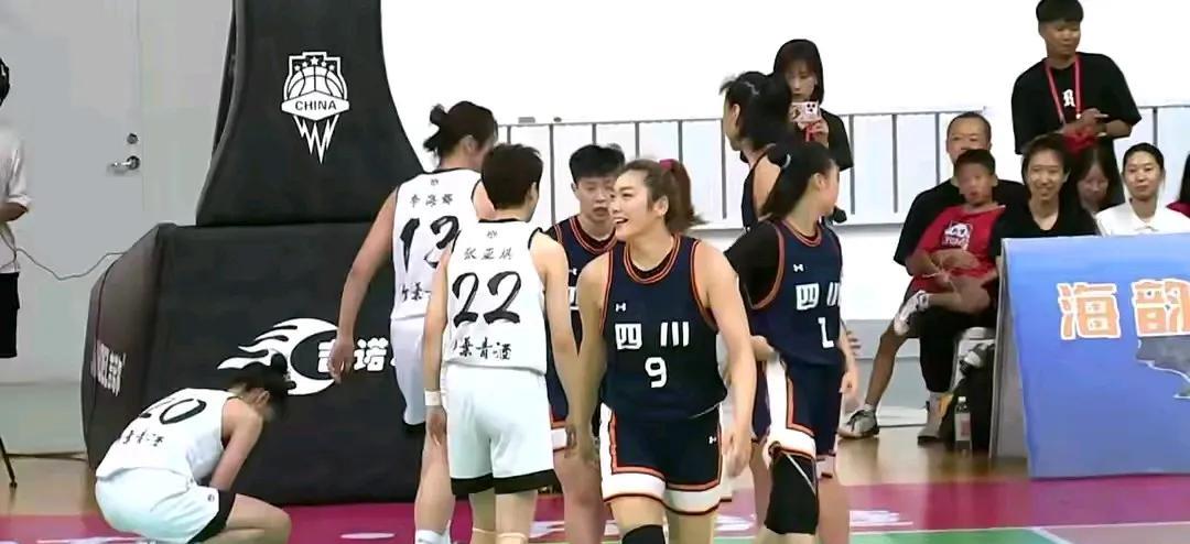 李梦25分回击质疑，很难相信她进不了国家队！称她有伤实属是打脸
李梦在哪儿打球不