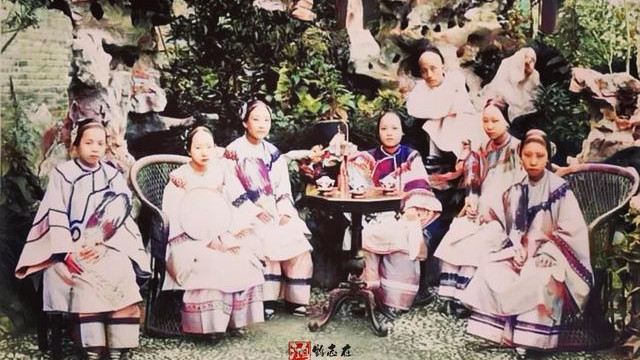 男子住豪宅谈笑风生，三口之家颜值高，诰命夫人美艳