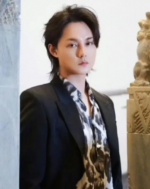 尹正因用词道歉，快四十的他自评一事无成引热议