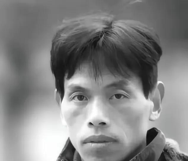天刚蒙蒙亮，湖北仙桃的稻田里就传来窸窸窣窣的响动。村里人都以为熊庆华又在地头写生