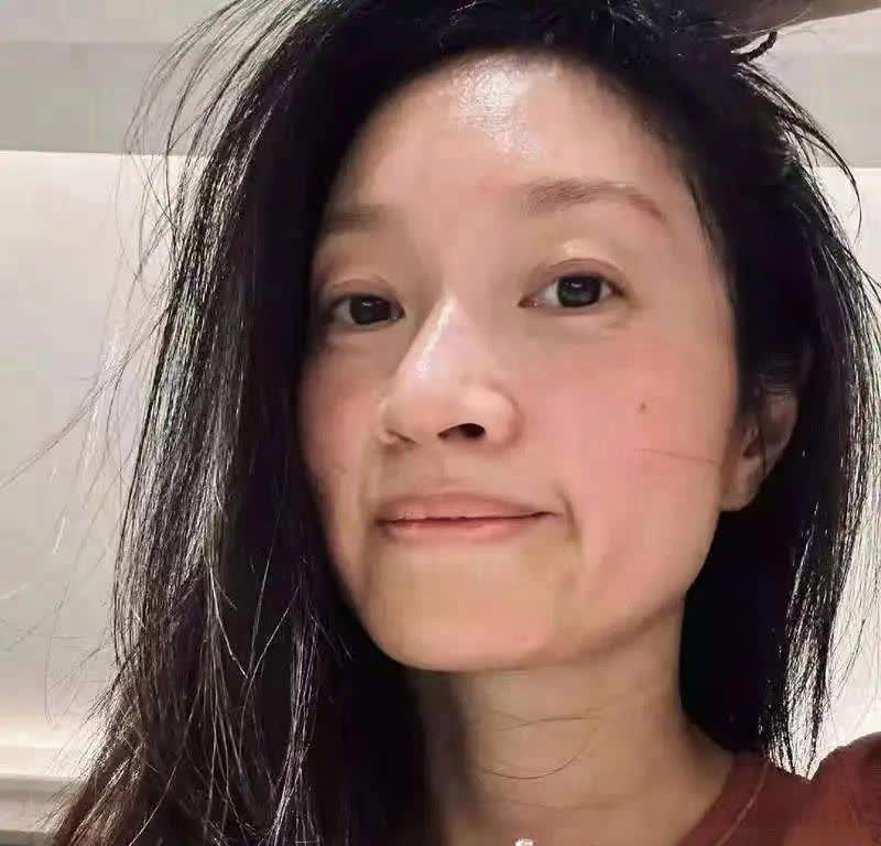 《我的后半生》开播至今，观众吐槽焦点竟不在张国立、佟大为、许娣身上，而是 “不会