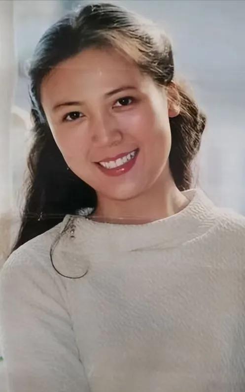 赵静，1957年生于大连，毕业于北京电影学院，上海电影制片厂演员。她气质温婉，形