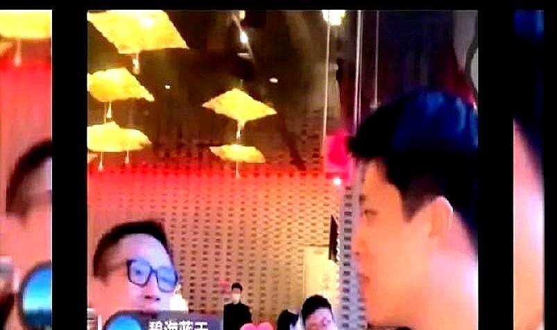 这点着实让葛斯齐意外了！
葛斯齐来到了北京，在麻六记吃酸辣粉，没想到汪小菲知道了