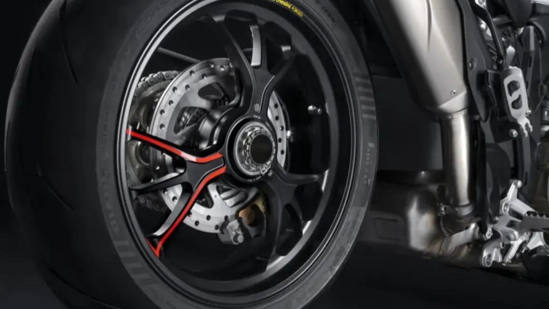 不止有型，摩托车上的单摇臂，真的只是为了好看？那你就错了！