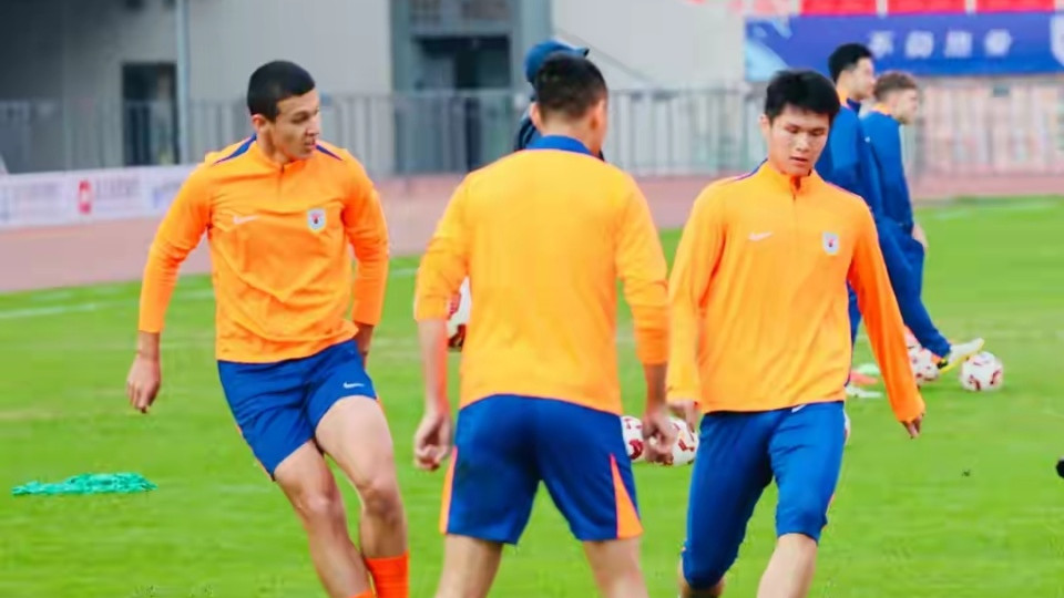 他是泰山队最被高估的头牌，两年过去依旧0进球，彻底泯然众人矣