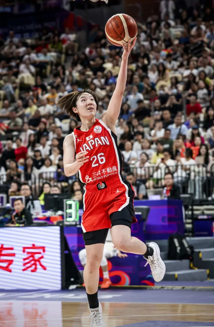 一个田中心，投穿了整个中国女篮！
才19岁，第一次参加大赛，技术、心态、自信、果