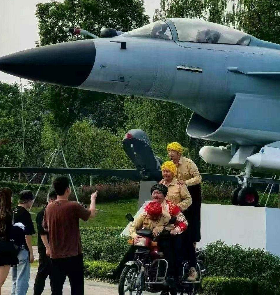 看来豪哥哥团队要出新片了，不知道印度人会喜欢新片不