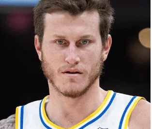 步行者计划与加里森-马修斯签下一份第二份10天困难特例合同。
马修斯职业生涯效力