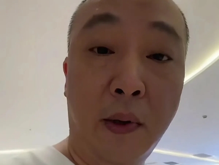 柴怼怼网暴胖东来的原因在此。
据传，柴怼怼有位女客户在他那儿购买了价值100多万