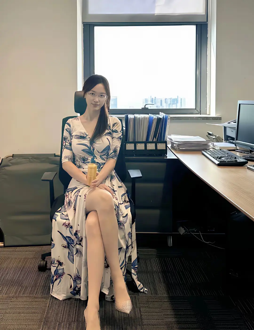 我的新老板，你觉得我能在她手下干多久？