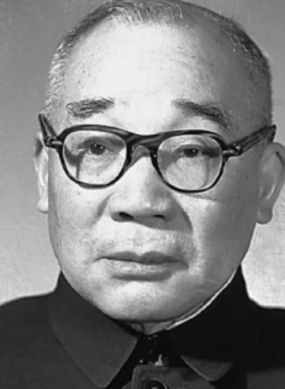 1958年，马寅初向主席建议实行计划生育。主席强烈反对，当场否决了他的建议，并提