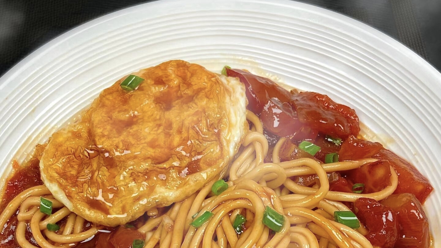 番茄荷包蛋焖面：这一锅，是懒人的封神榜，也是胃的温柔乡