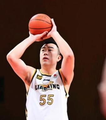 韩德君和任骏飞会在全运会之后官宣退役，据媒体人付政浩透露，没有进行新赛季注册的老