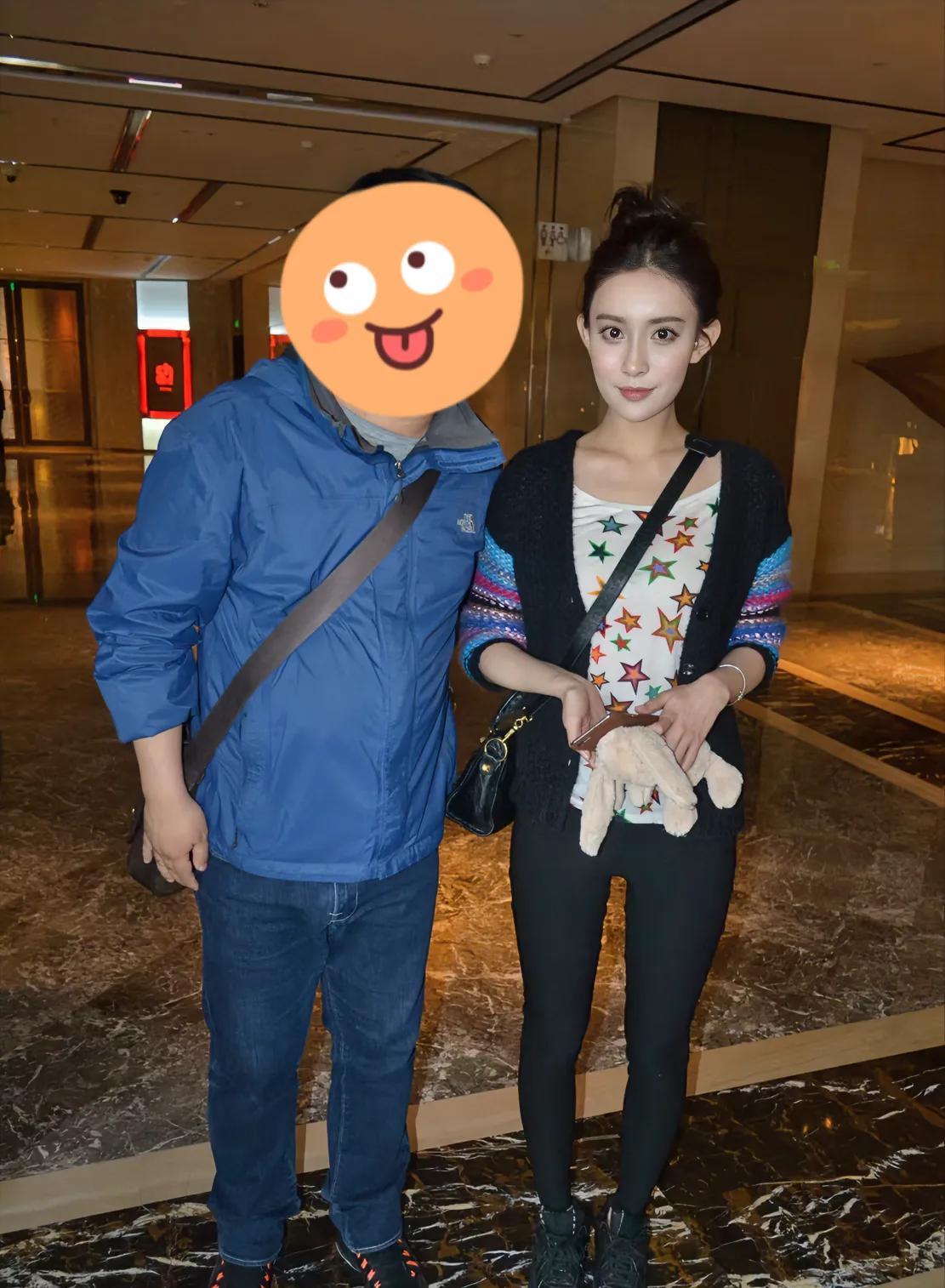 还得是孟姐
没开美颜滤镜的孟子义还这么好看，
脸小精致，即使很普通的穿搭，
也是