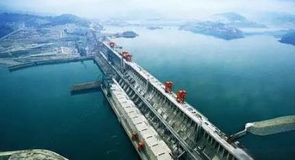 “三峡大坝不能建，否则迟早要被炸掉。”1992年，国著名的水利专家黄万里强烈反对