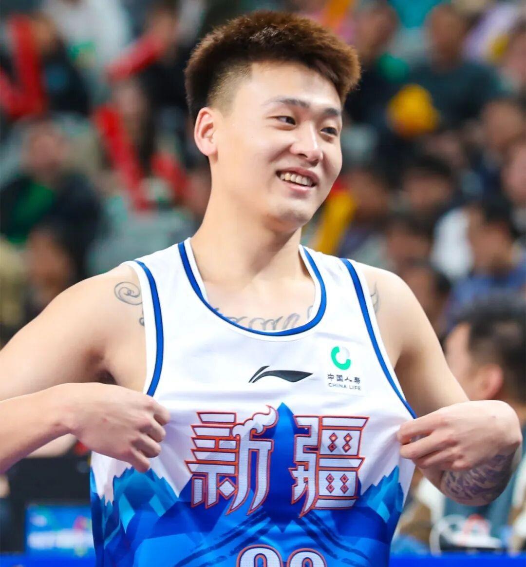 随着赵睿降薪加盟北京，CBA下赛季四强球队夺冠概率也浮出水面！京+厦+沪+辽
【