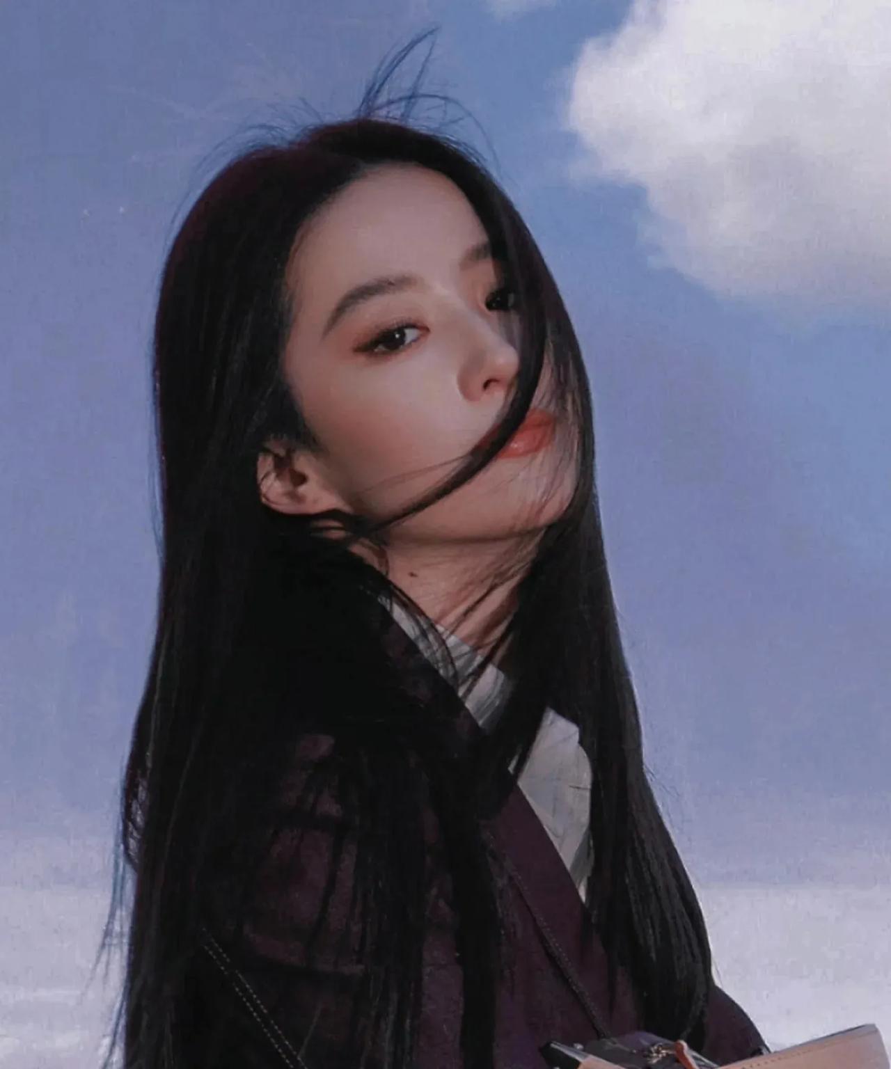 刘亦菲的脸还是太权威了，只要不露牙齿，就是无敌的存在。#明星 刘亦菲#