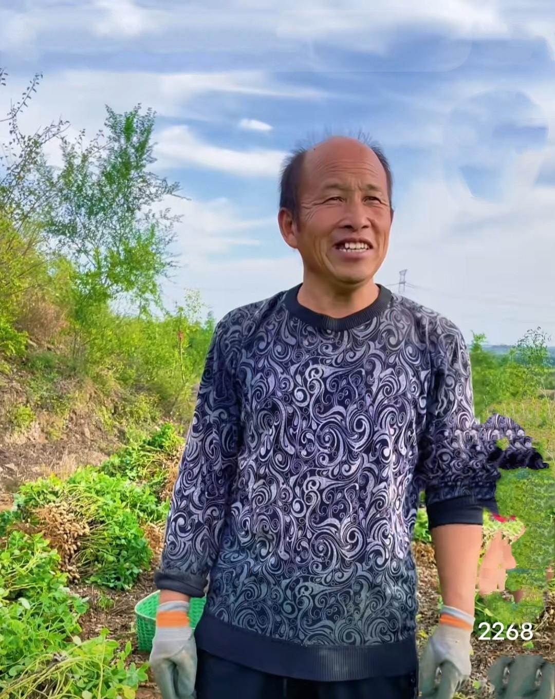 勤劳的王常输，
每天总有干不完的活儿。
乐观积极的心态，是他最为耀眼的闪光点。