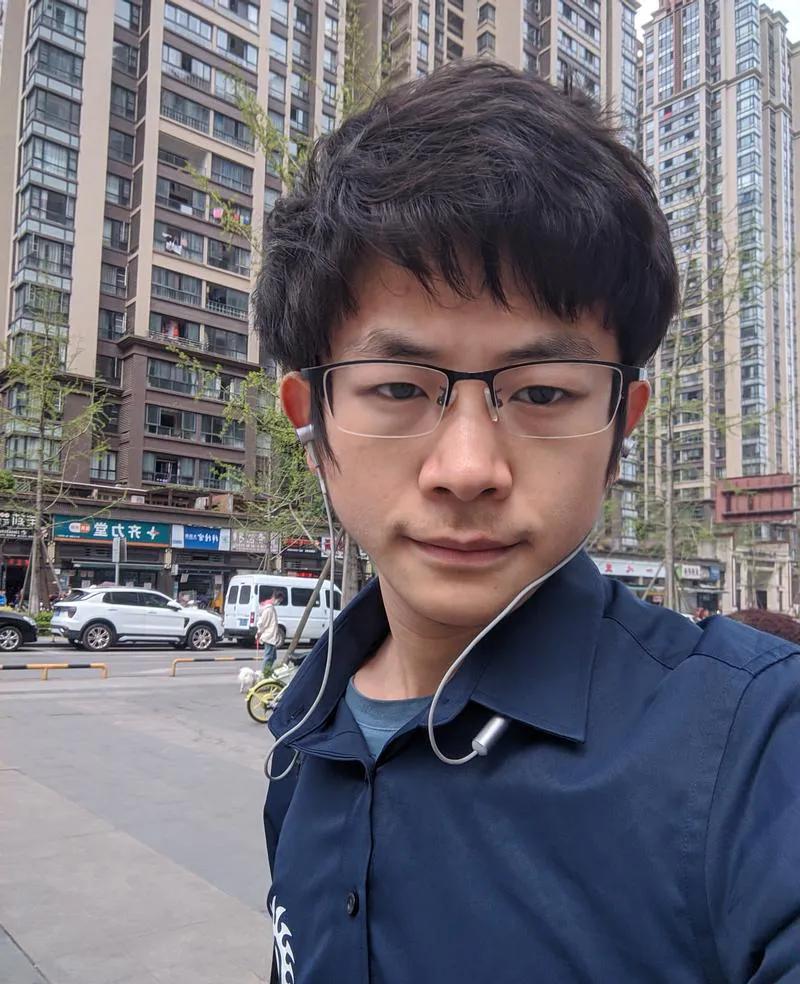 罗帅宇事件为何火不起来？太离奇，难以置信。



这起事件的蹊跷之处在于其反常性