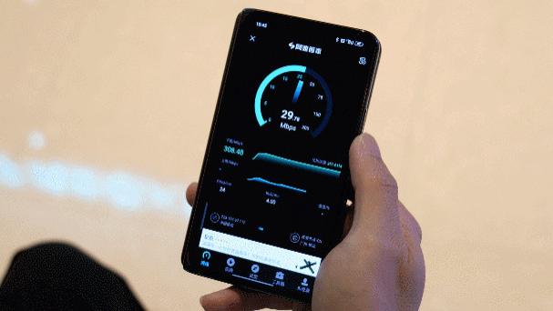 随身 WiFi 避坑实测：低价三无产品 VS 品牌机型，信号 / 资费差距太明显；3 款靠谱随身 W
