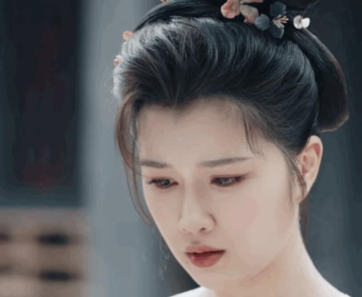 茹萍和女儿奚望的古装扮相比对，颜值上看奚望的颜值高一些，皮肤白皙，瓜子脸，气质佳