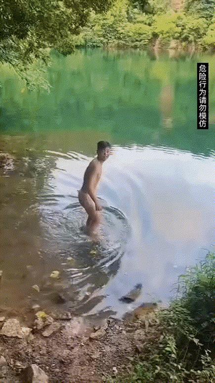 太危险了，这种湖，里面都有水草的，而水草很容易就缠到脚上，越是会游泳和踩水的人，