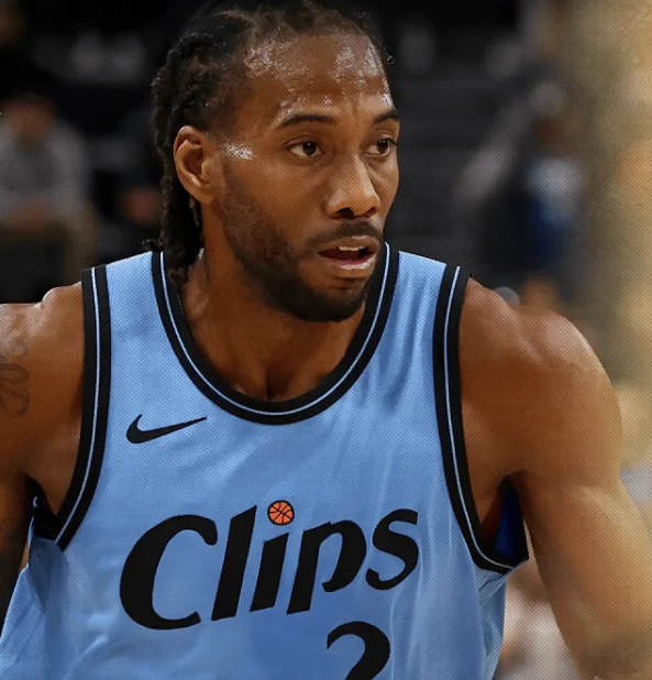 美国记者Shams在今天的一档节目中更新了伦纳德的伤势情况。
美记表示科怀-伦纳