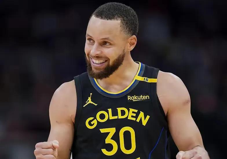 #nba# 库里艰难的选择，要么出局，要么复出。
现在库里非常难，如果强行复出，