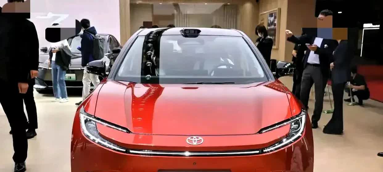 一夜之间，工信部发布的燃油新规，直接让燃油车市场炸了！
2026年1月1日起，