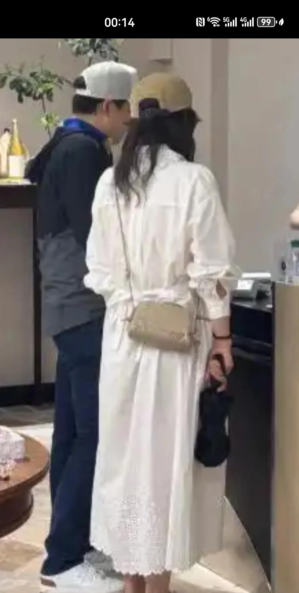 霍启刚与郭晶晶真的是富豪圈中的一股清流啊！
他们不仅夫妻恩爱，而且相当朴素接地气
