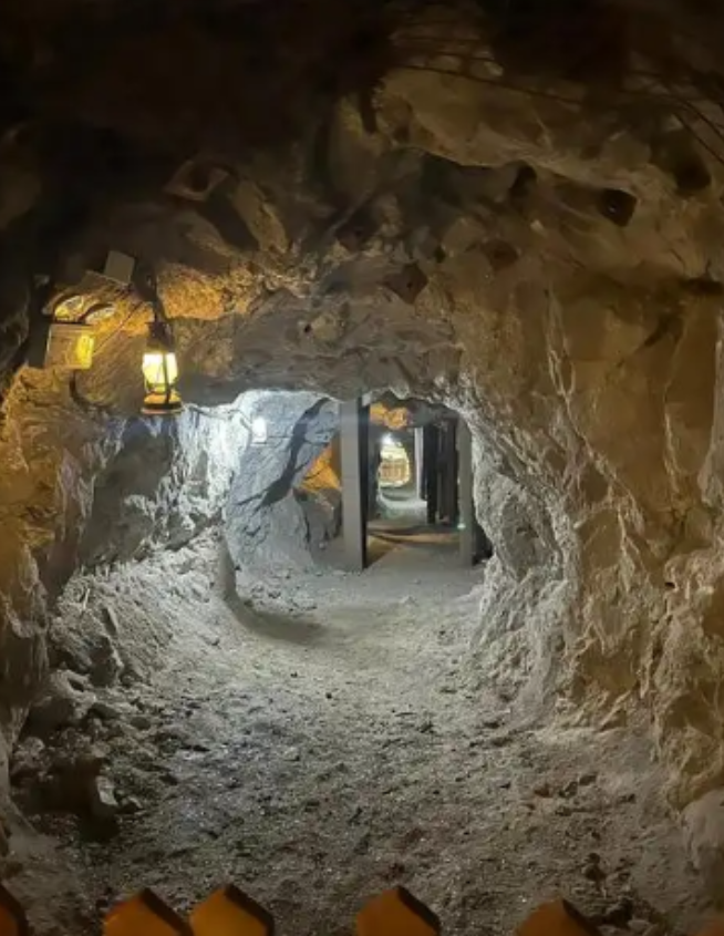 天佑中华，原地起飞，中国一下子就发现200万吨，再也不怕被卡脖子了！
 
麻烦看