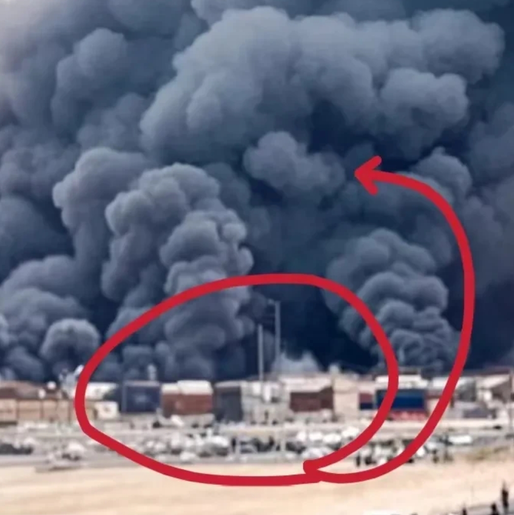 终于明白伊朗港口爆炸，为什么大家都在问升什么旗了？

不查不知道，一查我跪了，原