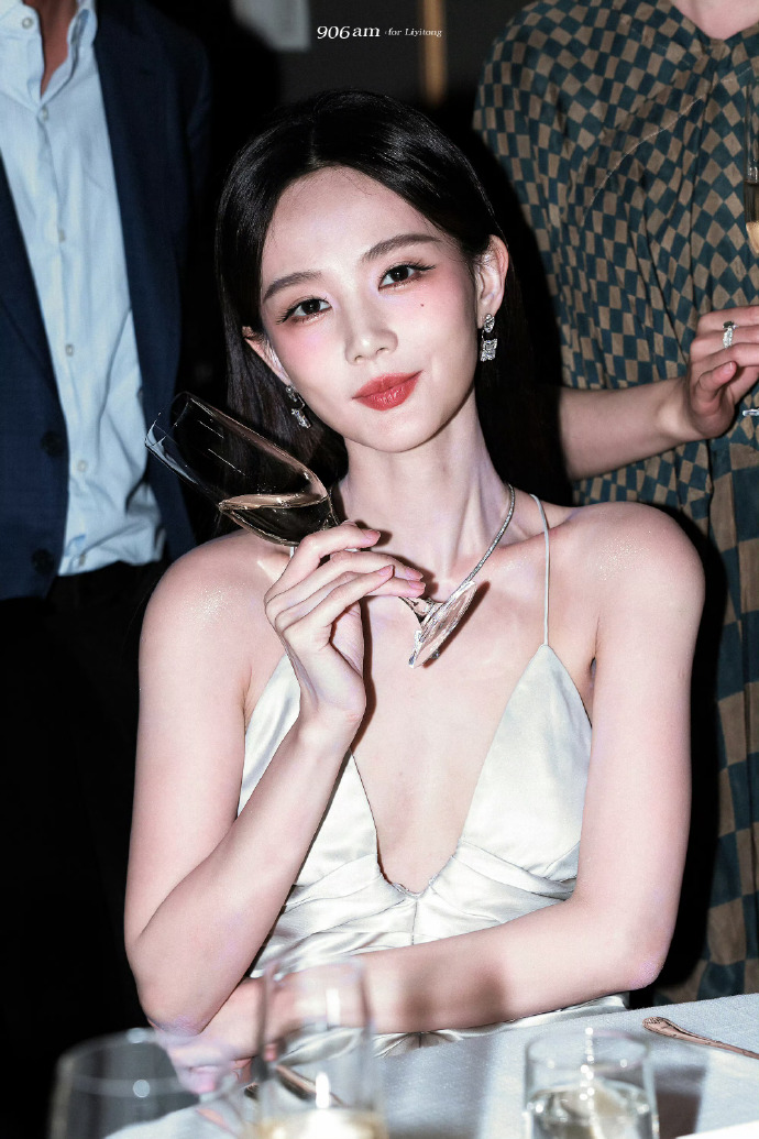 李一桐的晚宴内场生图 ​​​