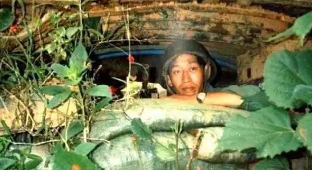 1985年，在老山战场上，曾经歼敌18人的英雄杨启良，转业后却被地方恶霸刁难，他