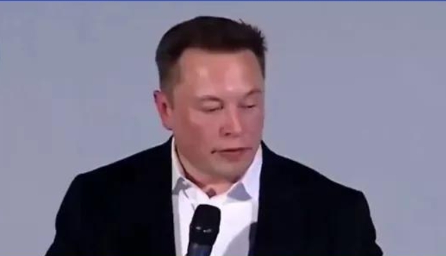 马斯克称“政府效率部”成了替罪羊，不想为美政府所做的一切担责。
马斯克悲怆的离去