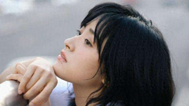 近段时间，沈月在录制一档节目时，遭遇了不少代拍的围堵骚扰