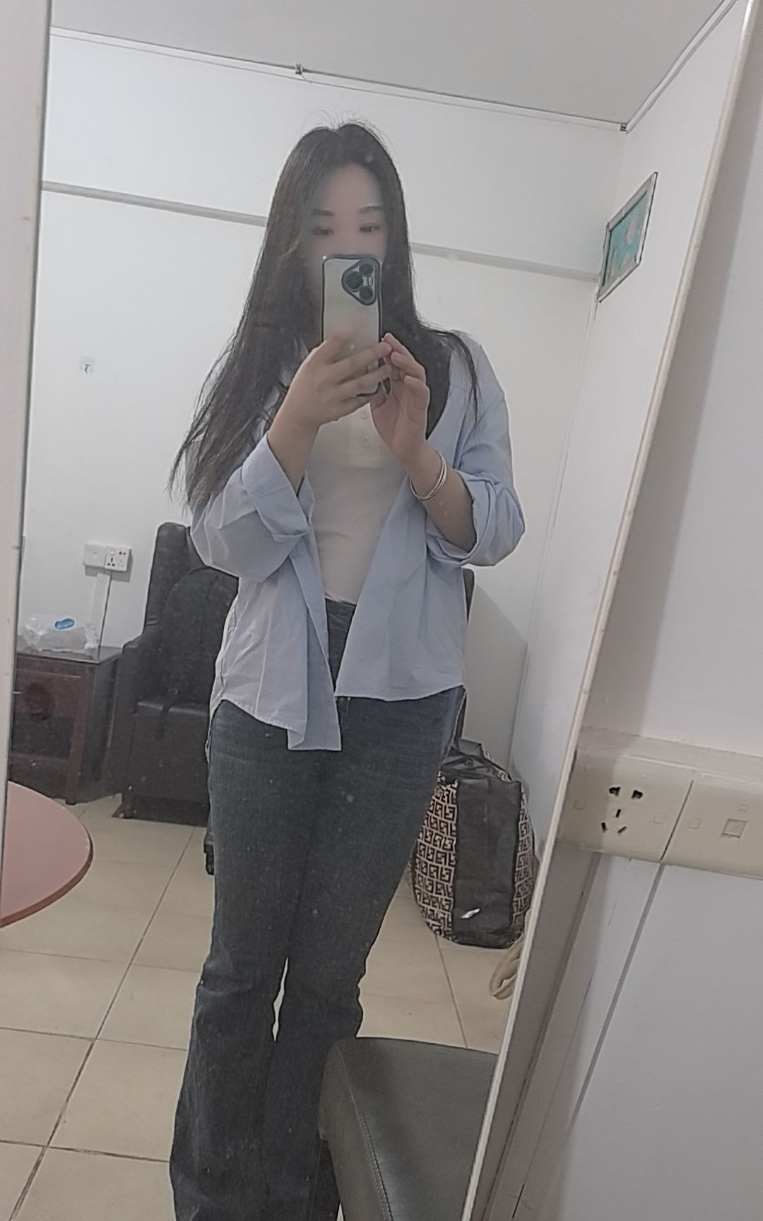 在广东租这房子一个人住有点浪费了，有没有人想合租啊，哈哈哈哈哈。