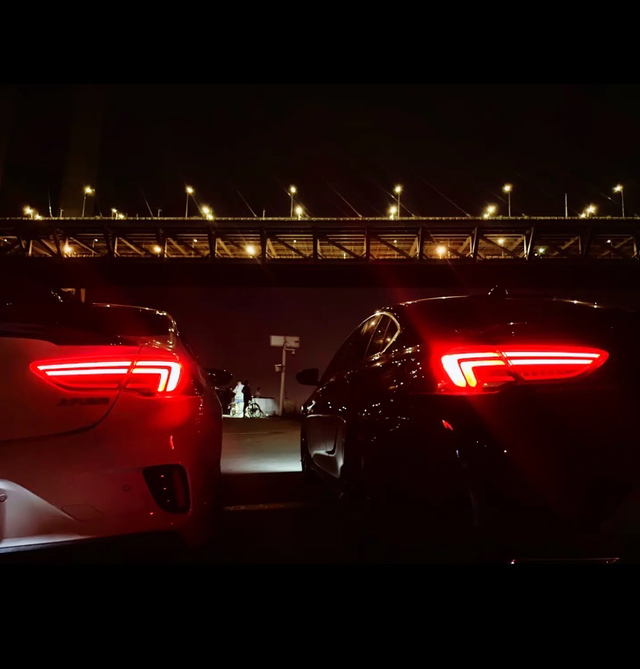 君威天窗漏风
五千公里天窗漏风，不得不说君威小毛病真的多，到处仪表异响，副驾b柱